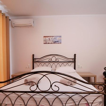 Vironas Hotel Himare Eksteriør bilde
