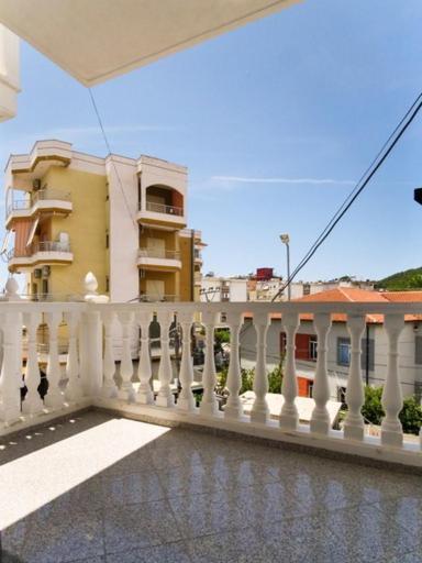 Vironas Hotel Himare Eksteriør bilde