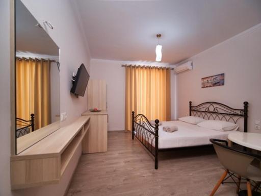 Vironas Hotel Himare Eksteriør bilde