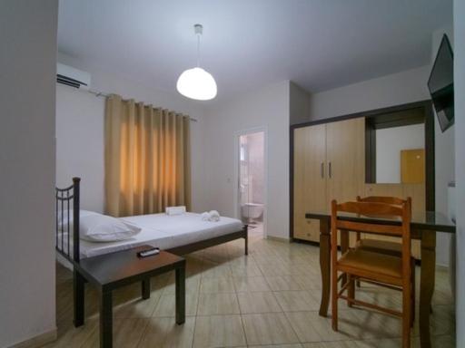 Vironas Hotel Himare Eksteriør bilde