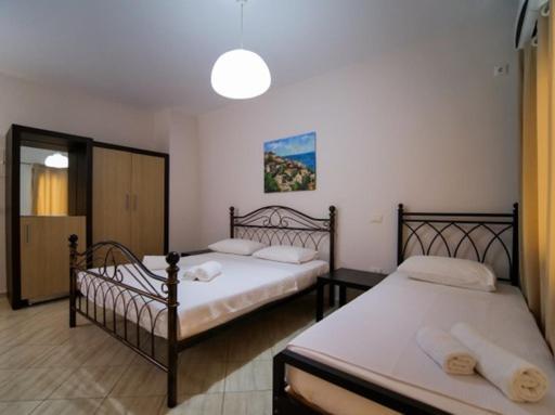 Vironas Hotel Himare Eksteriør bilde