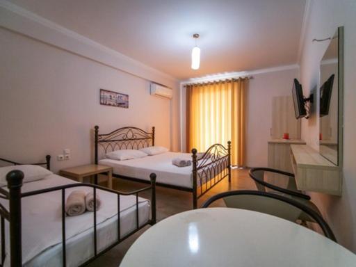 Vironas Hotel Himare Eksteriør bilde