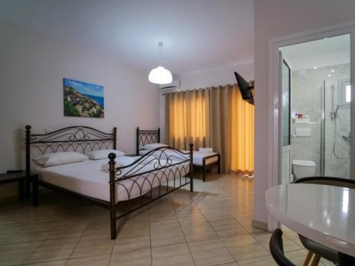Vironas Hotel Himare Eksteriør bilde